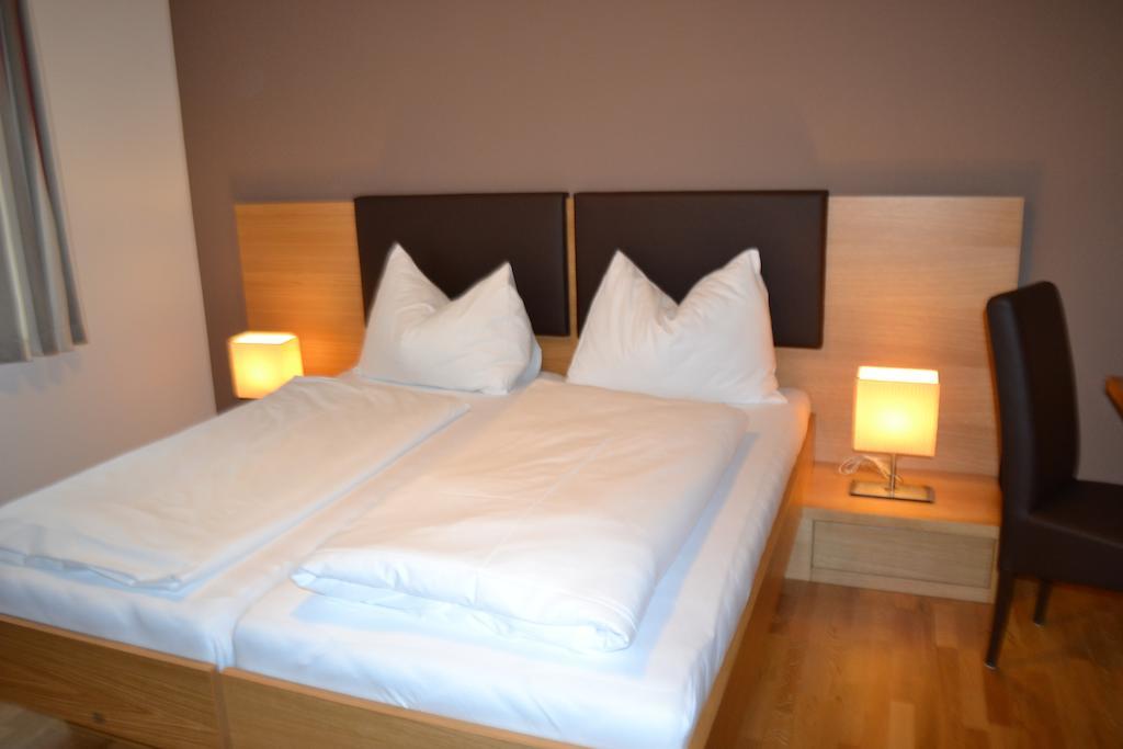 Hotel Gasthof Tirolerwirt Bischofshofen Room photo
